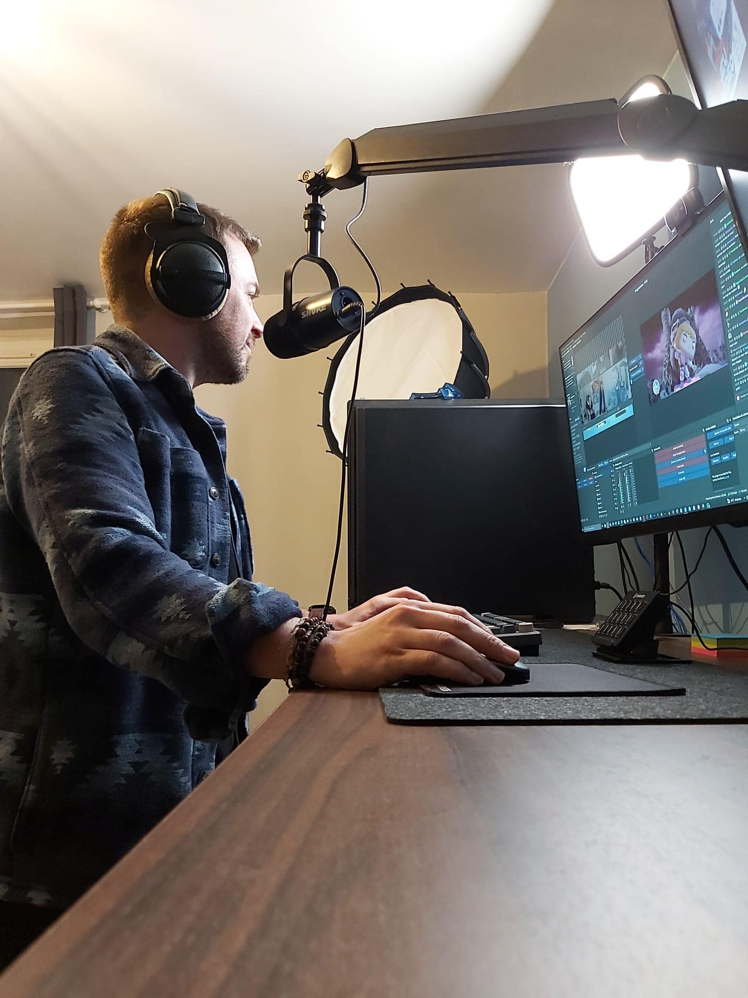 Aurélien Cailloce Le Mans France host animateur journaliste Paris twitch. web