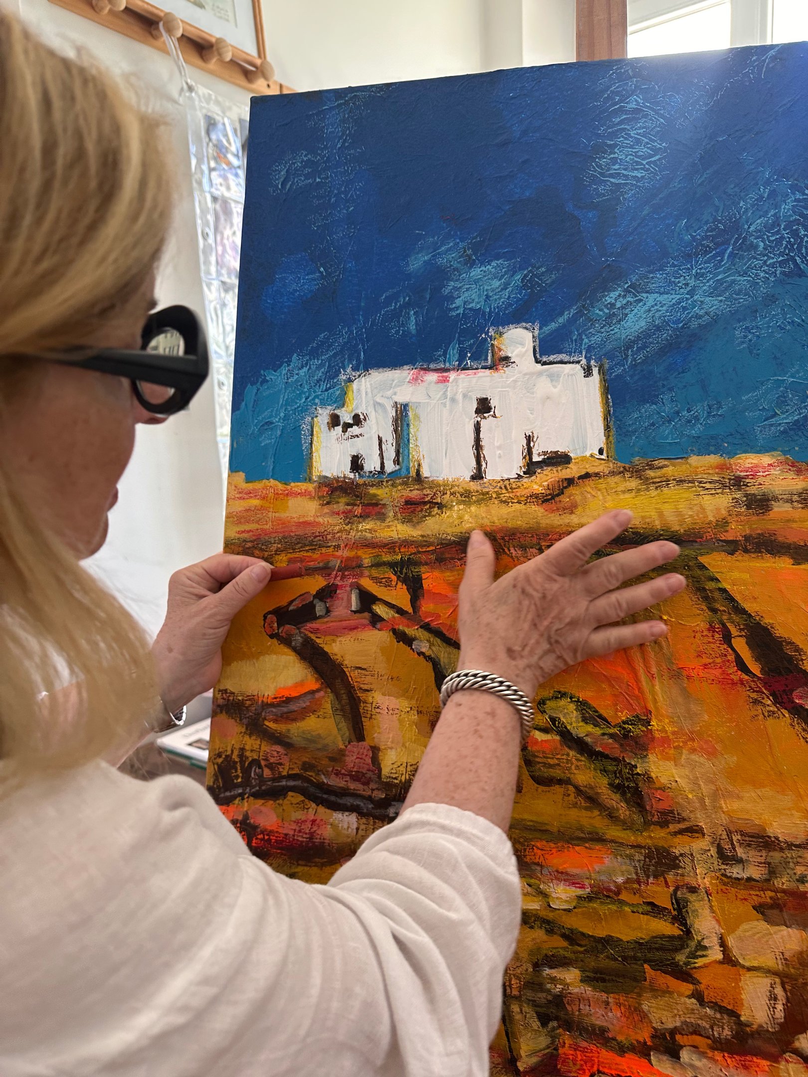 For Santorini, Mireille used acrylic and then finalised with pastel for this painting