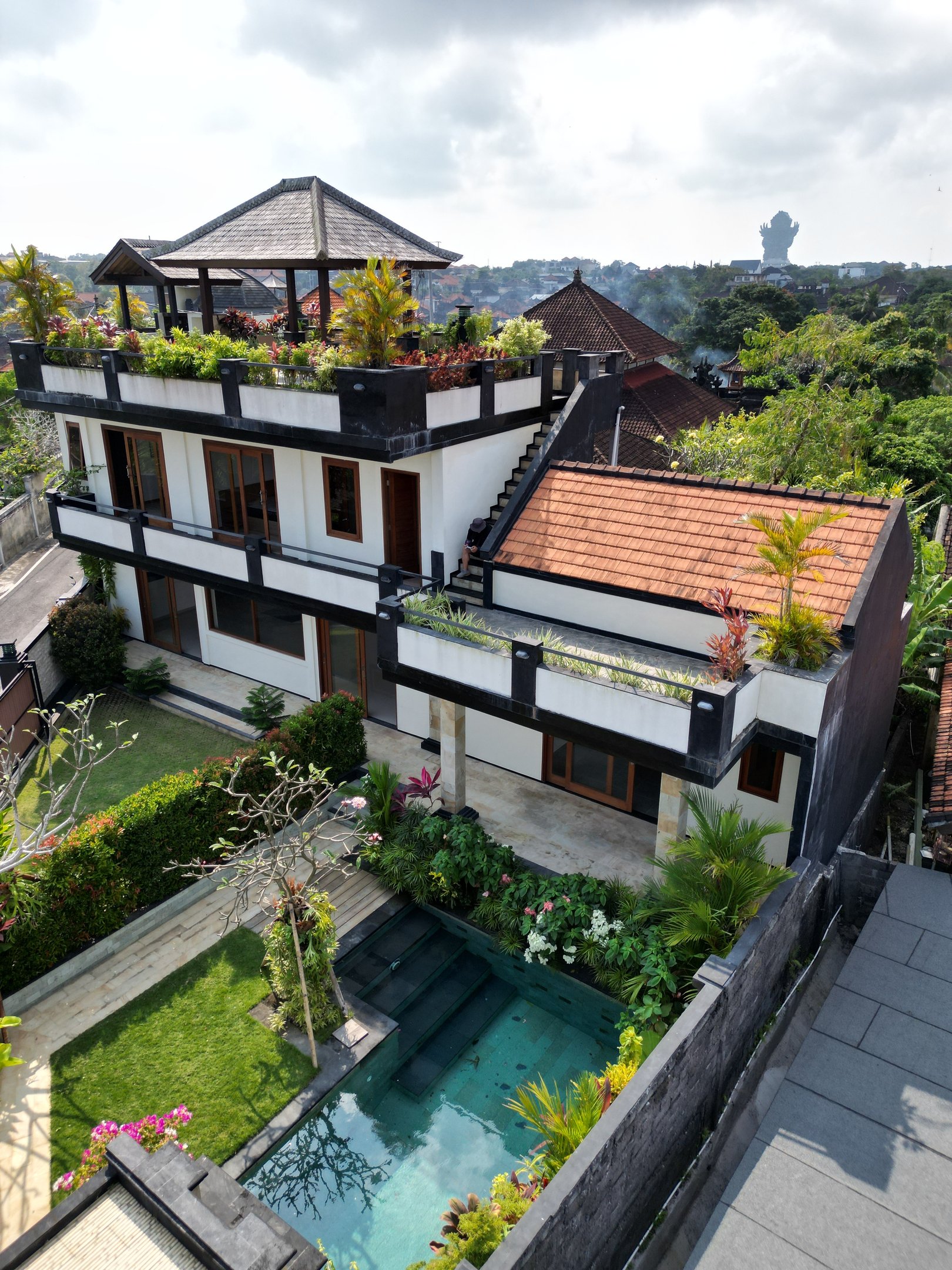 乌加桑山顶海景别墅外观｜巴厘岛2024全新建成住宅