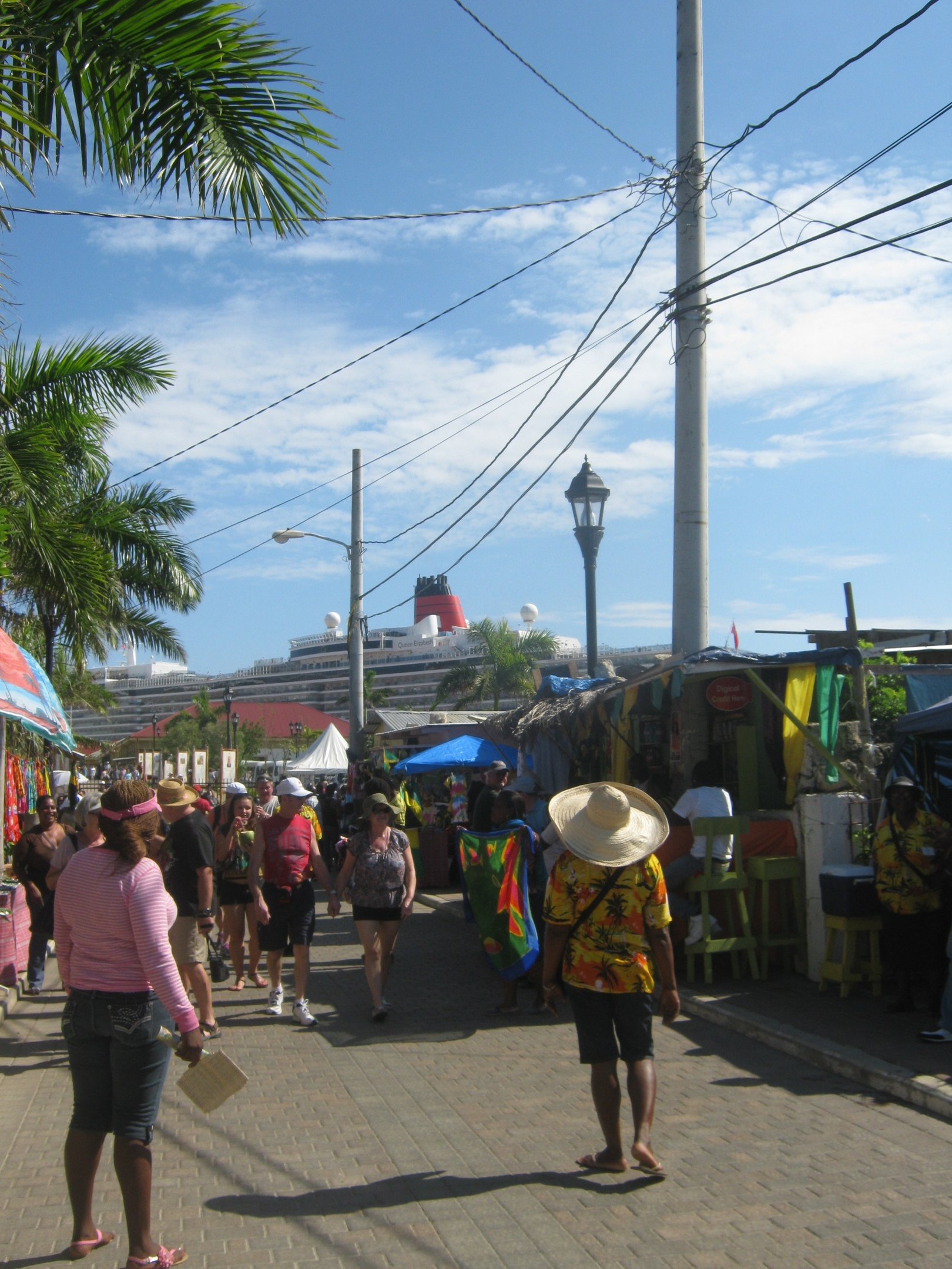 vista do navio atracado em falmouth jamaica