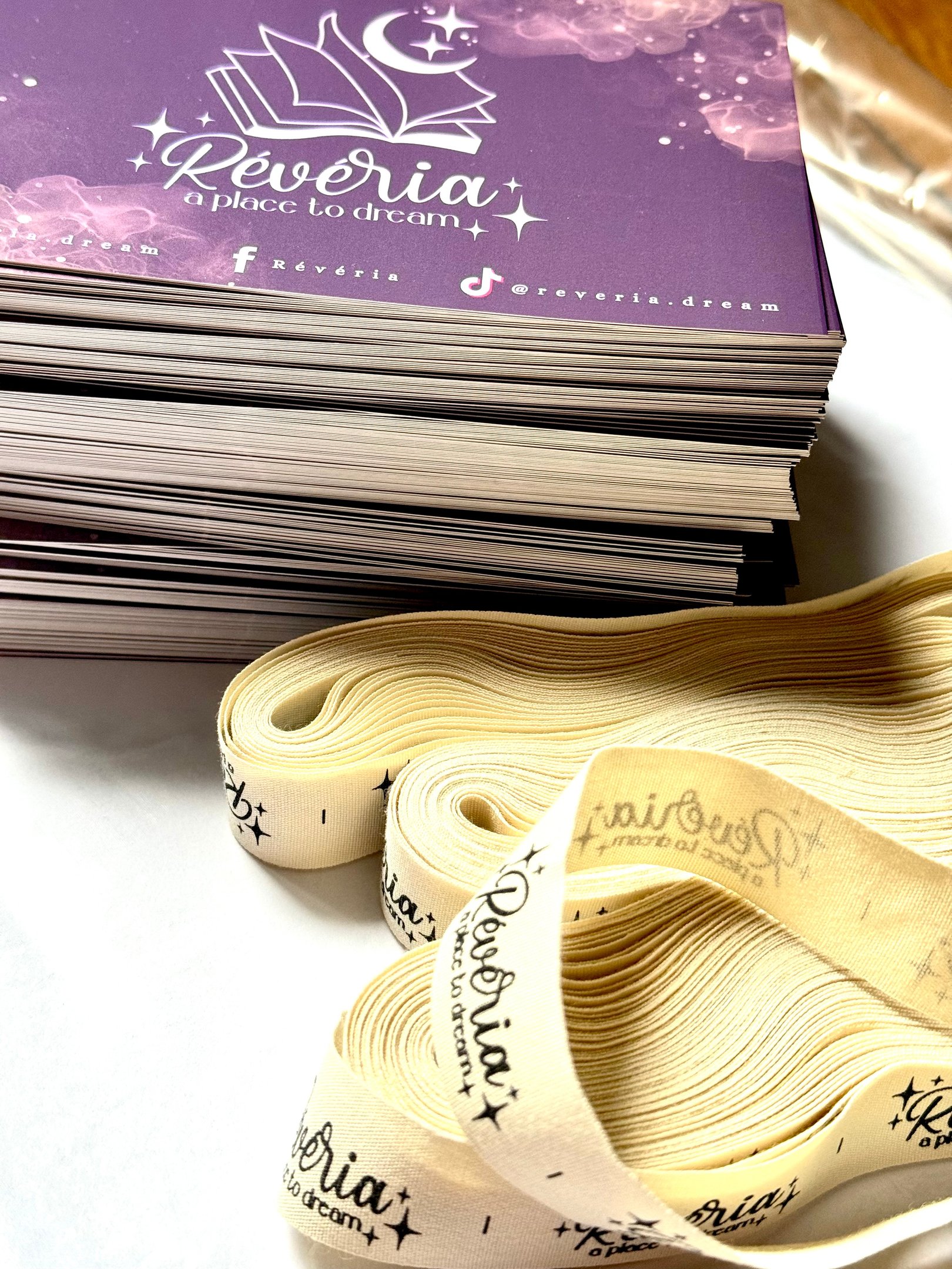 Rubans et étiquettes de marque Révéria, atelier de couture à Bordeaux