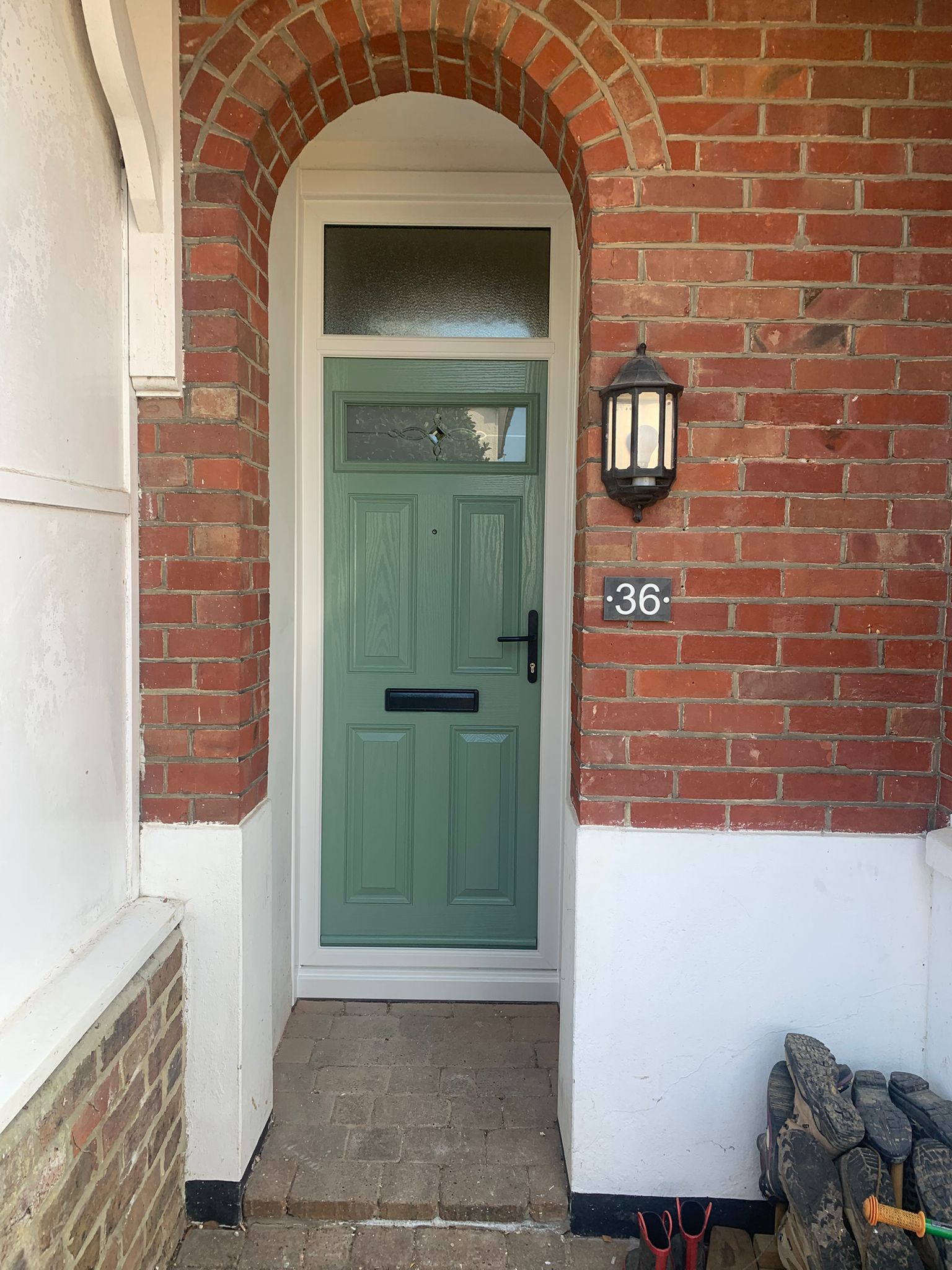 chartwell green door on red bricks and toplight with pulsar glass and antique black hardware