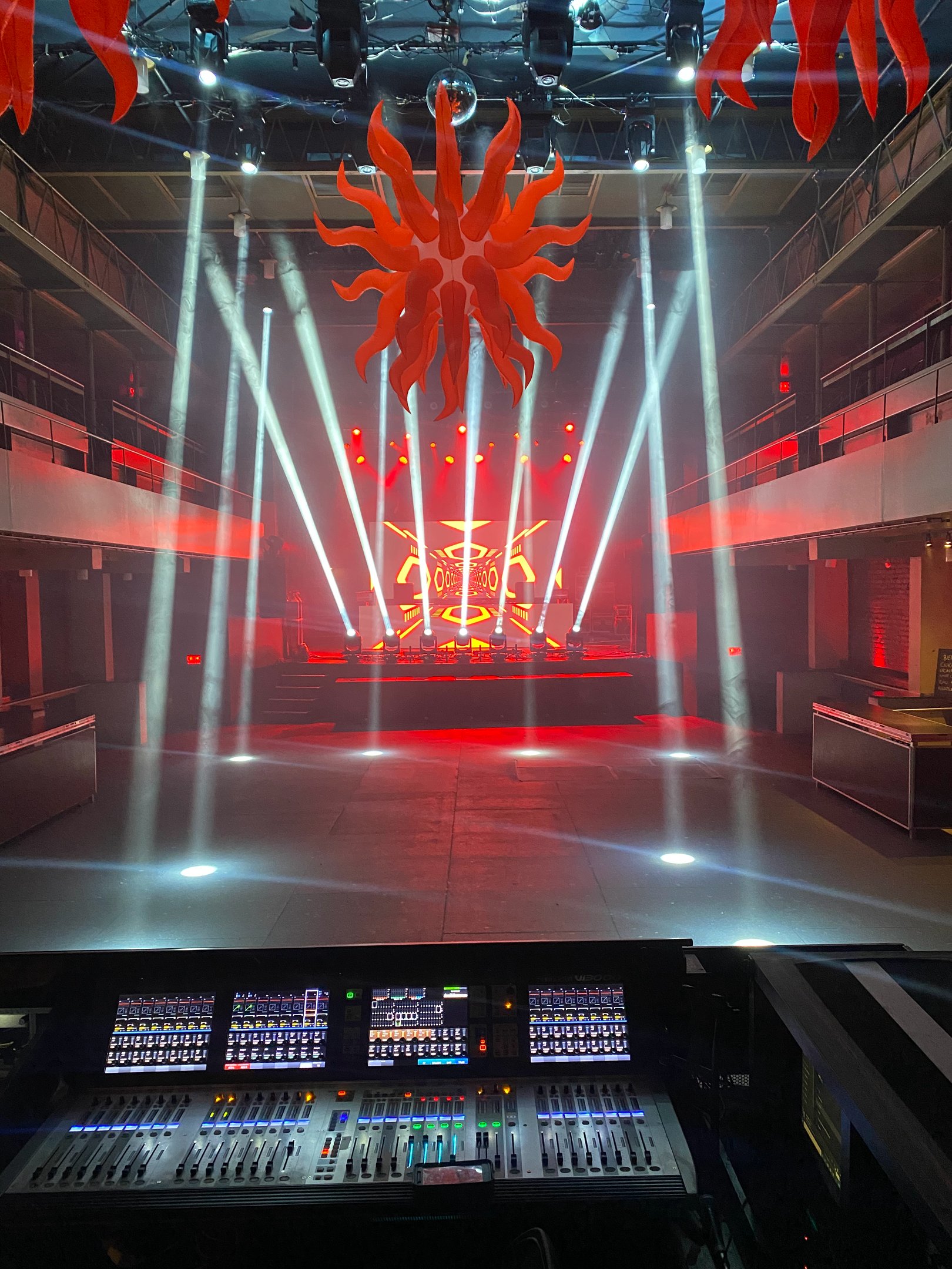 Show au club soda avec système d'éclairage