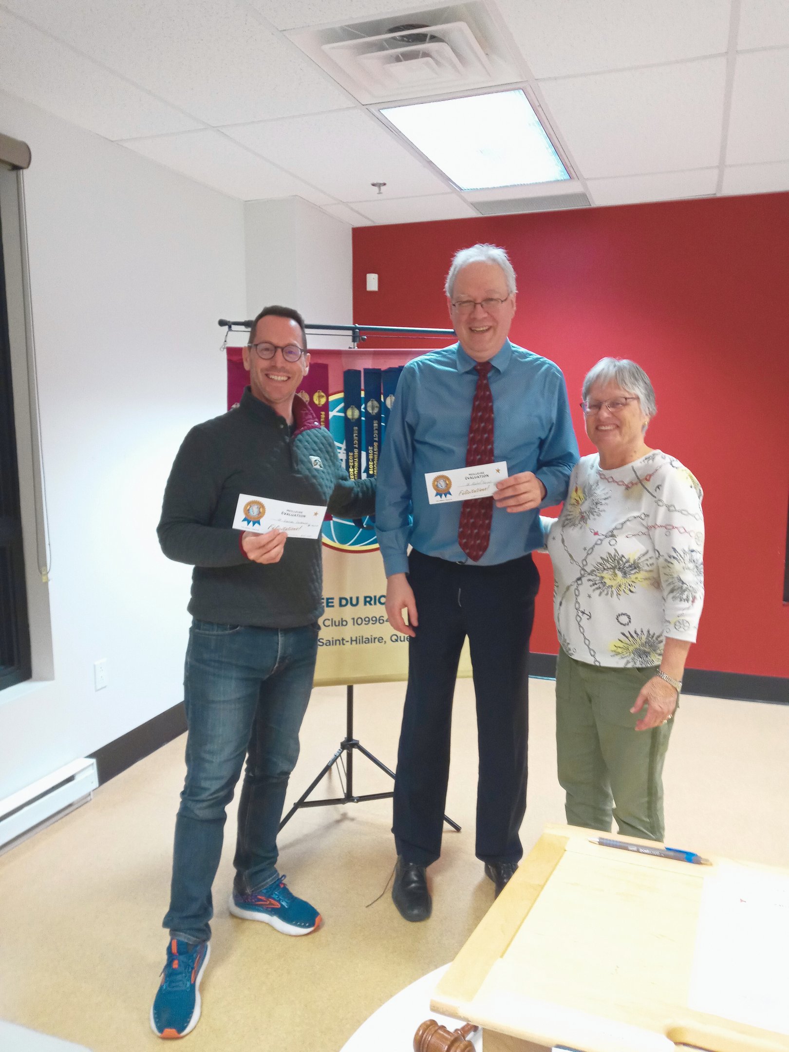 Photo de groupe avec les lauréats Méritas au Toastmasters Vallée-du-Richelieu. 2