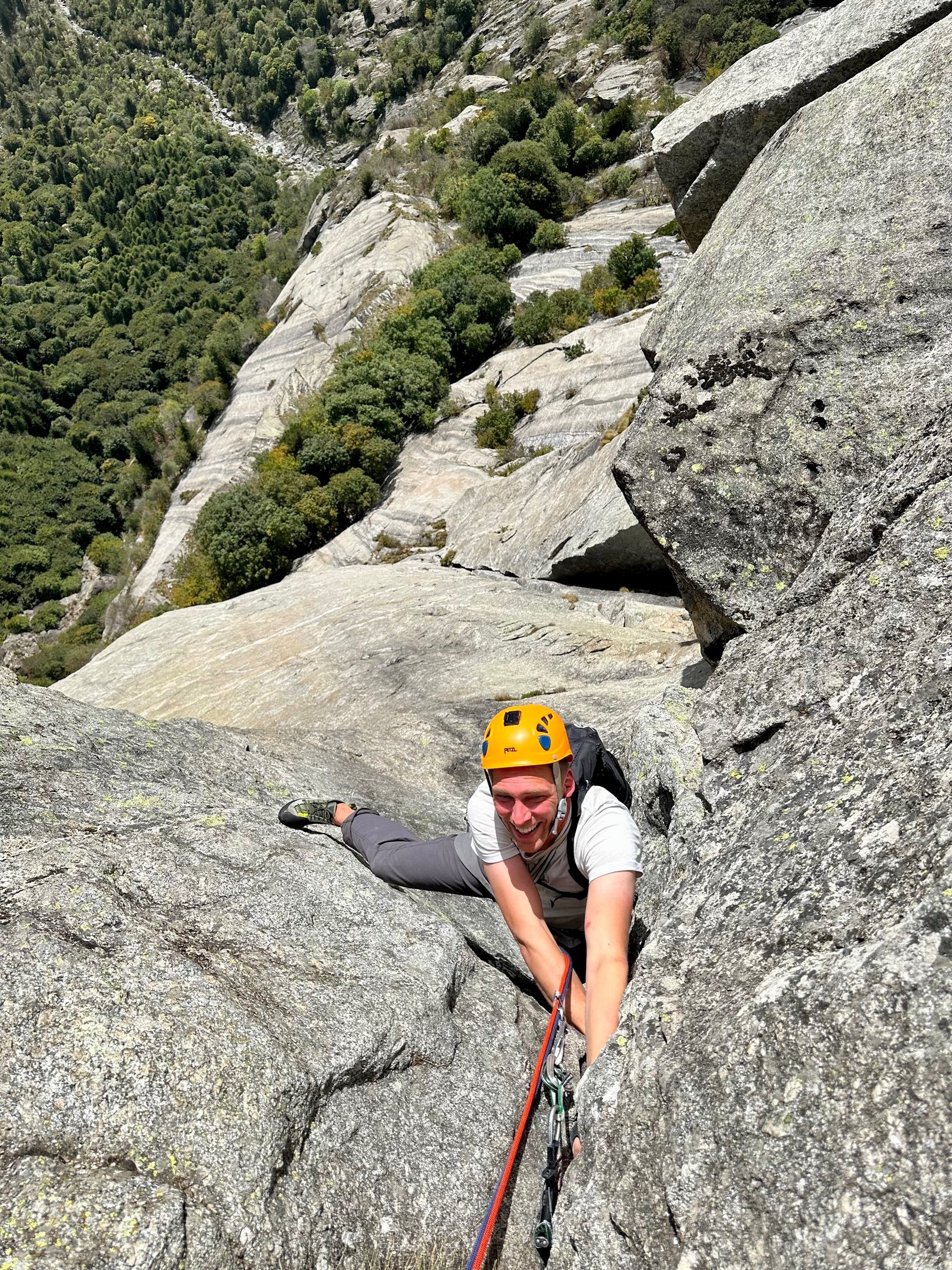 Climbing on Oceano Irrazionale, Val di Mello