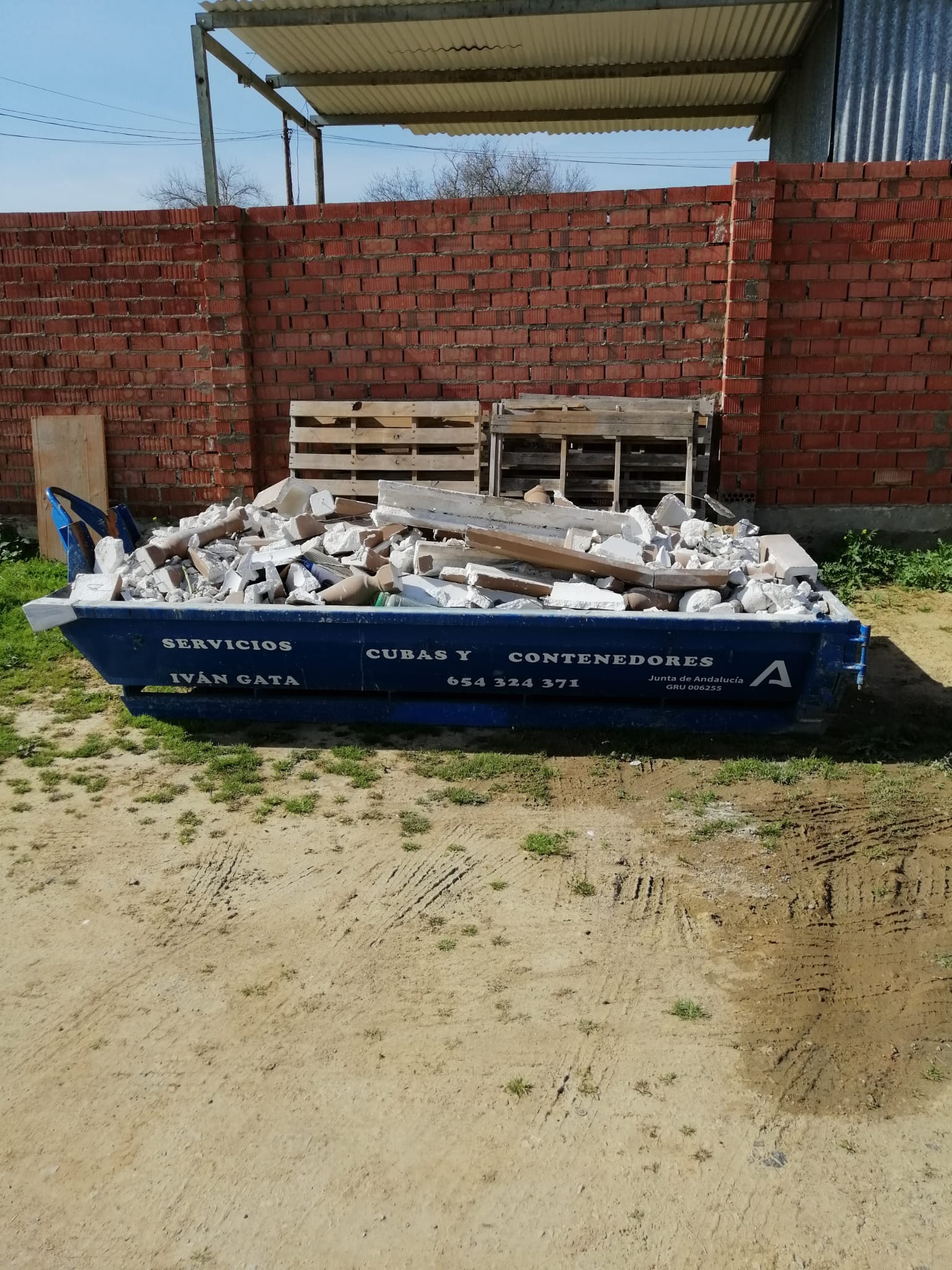 ¿Cuánto cuesta alquilar una cuba para escombros en el Aljarafe?