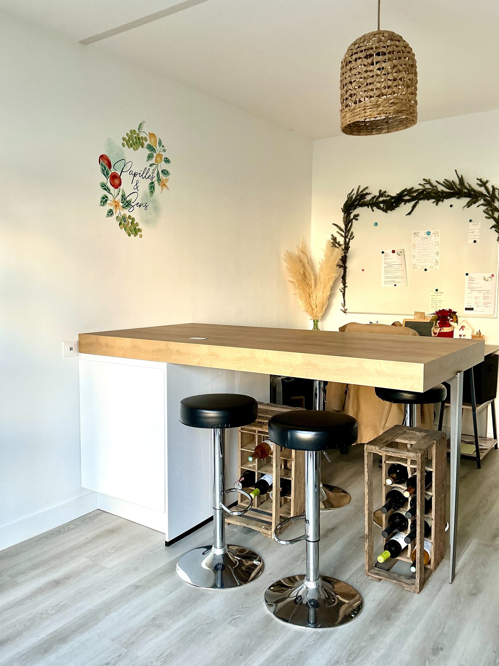 logo peint mural dans boutique Falaise Normandie Calvados épicerie fine déco intérieure