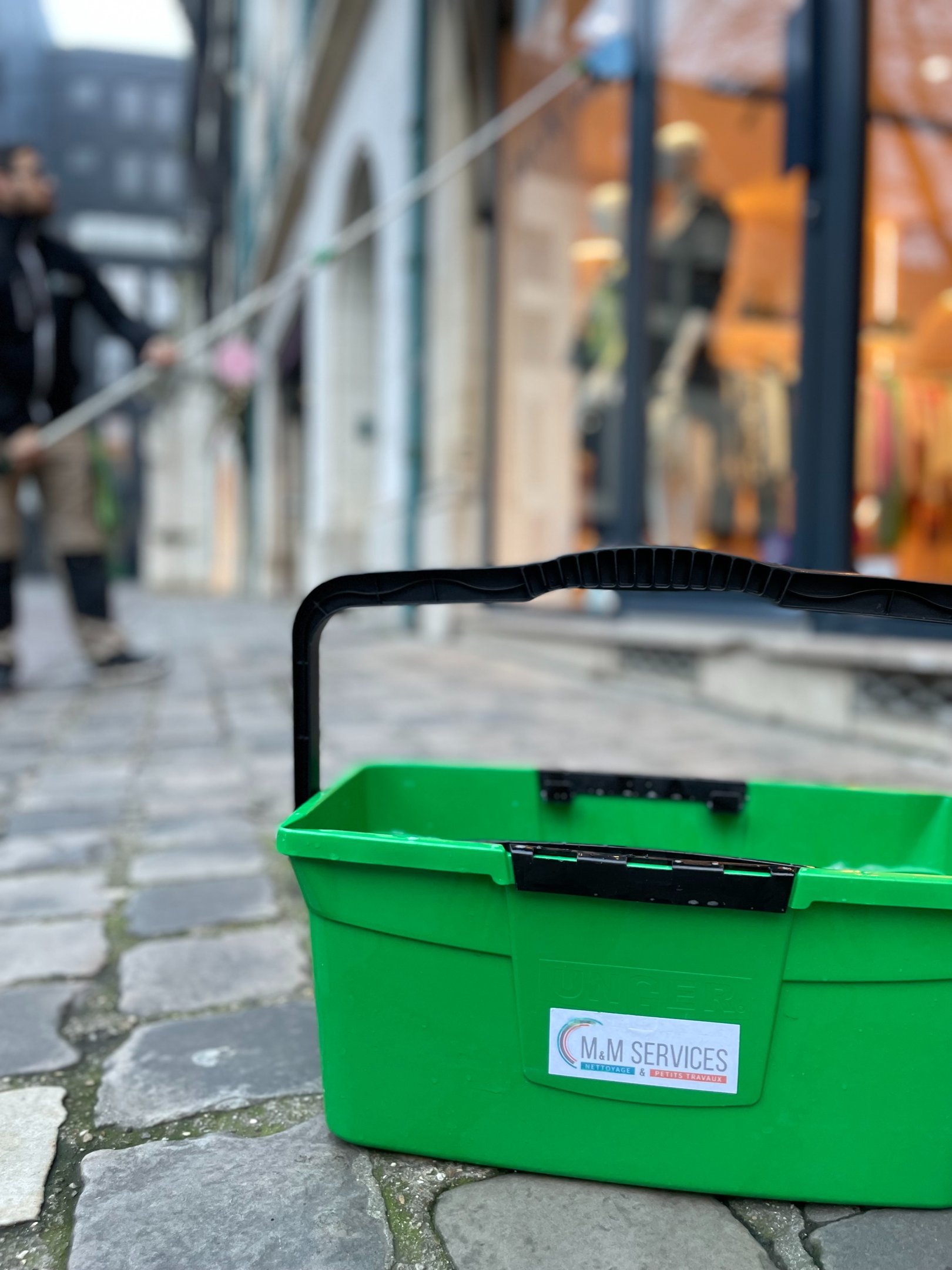 seau de nettoyag de vitres rouen nettoyage m&m Services pro