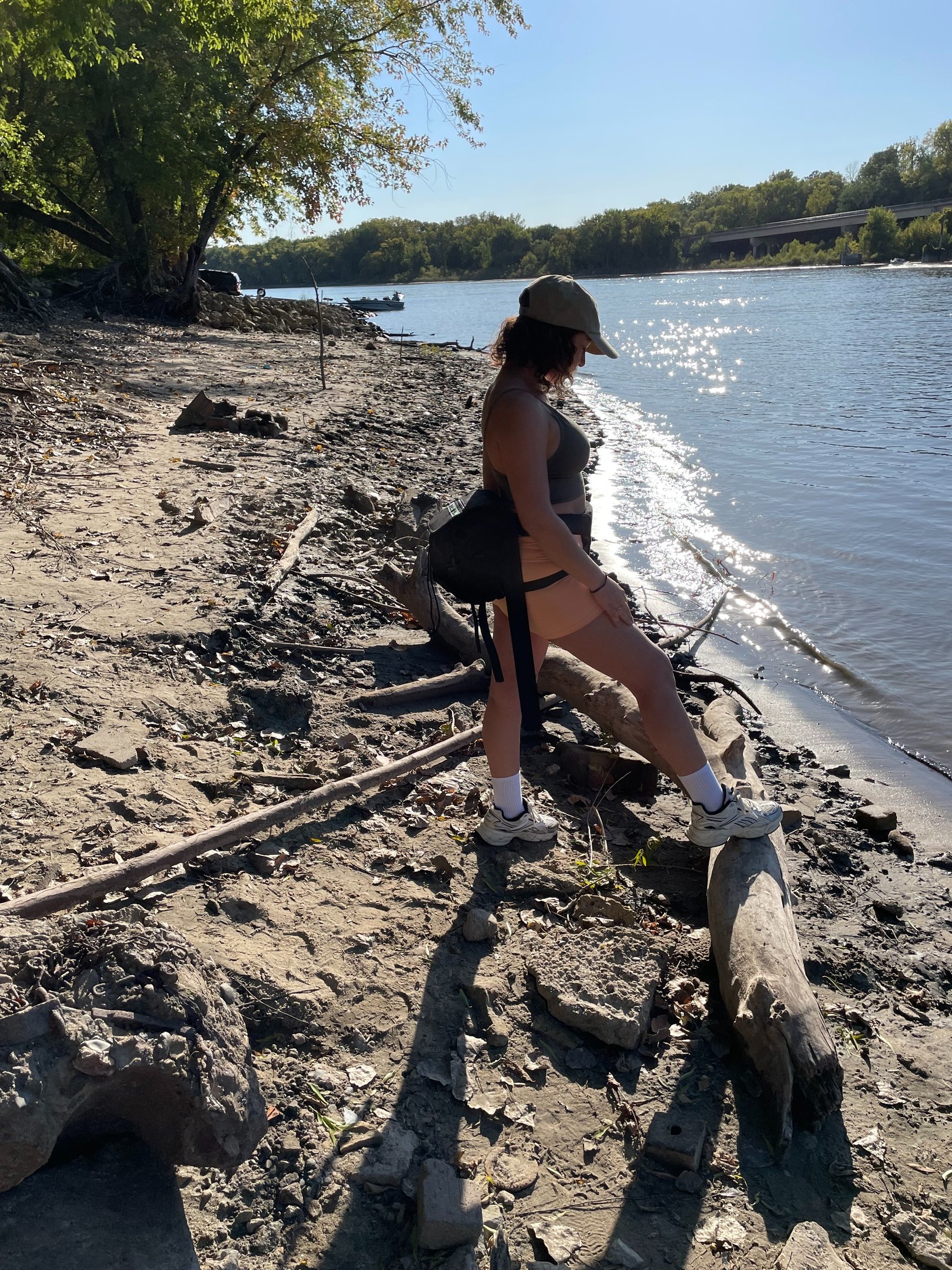 the rumphump, a backpack alternative that relieves upper body strain from traditional backpacks