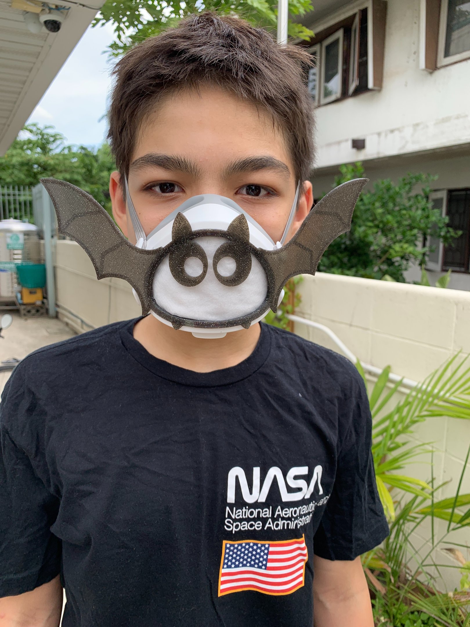 flo-2: boy with Flomask ,Batwings with eyes decoration