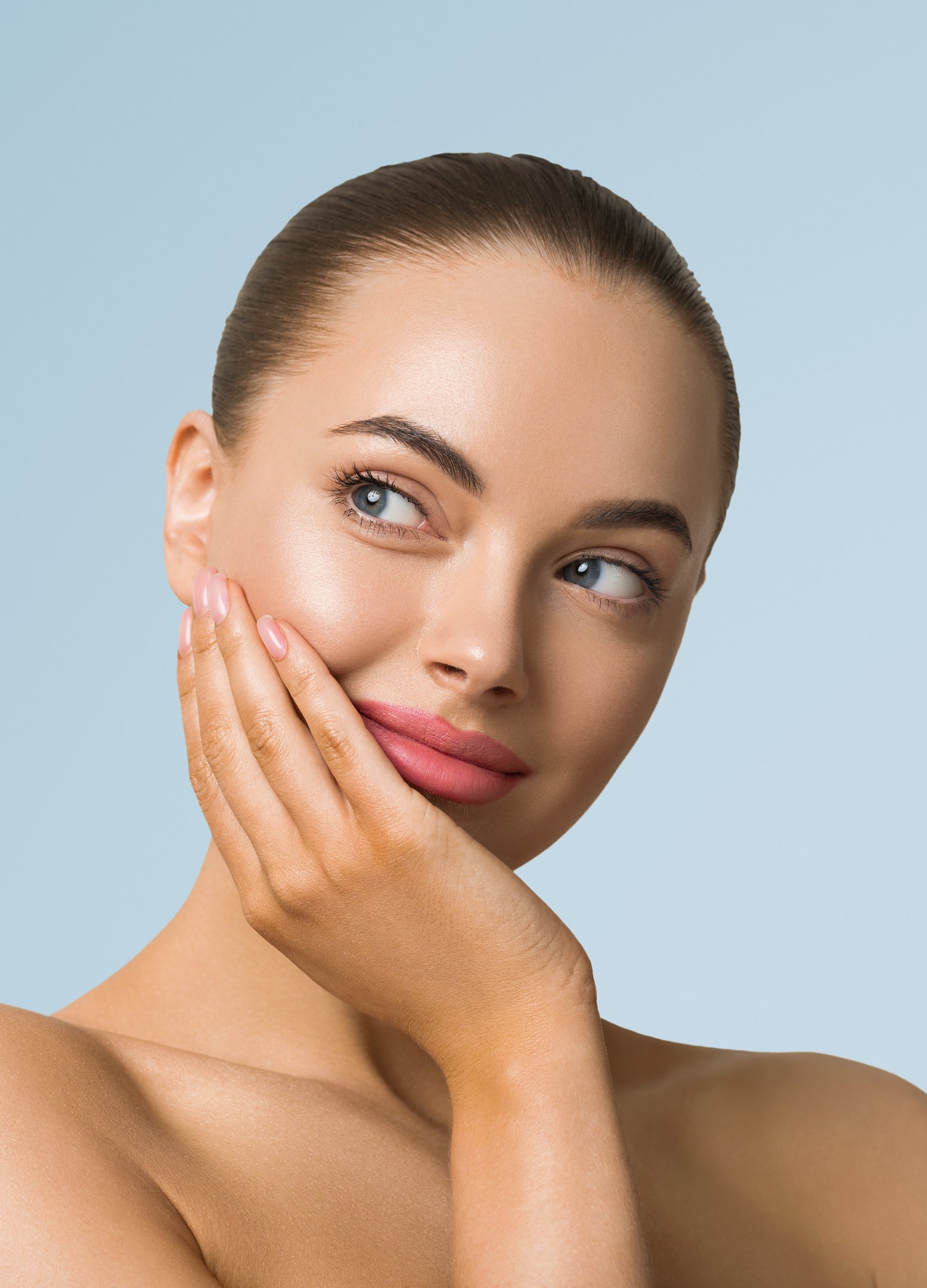 a woman with a pink lip and a pink lip