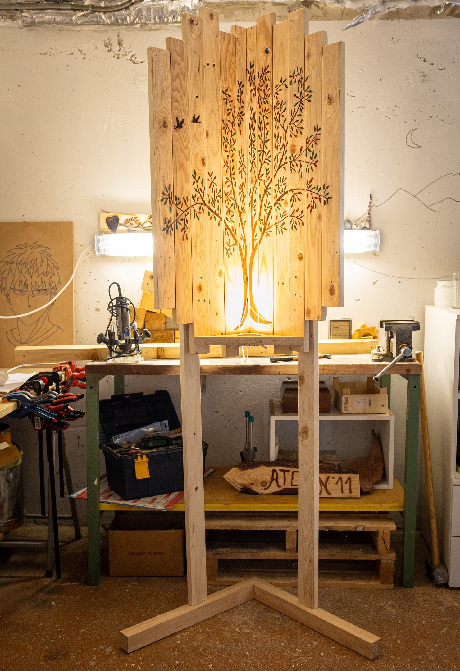 Décoration d 'angle en bois de palette et résine époxy, gravure personnalisée et éclairage spot