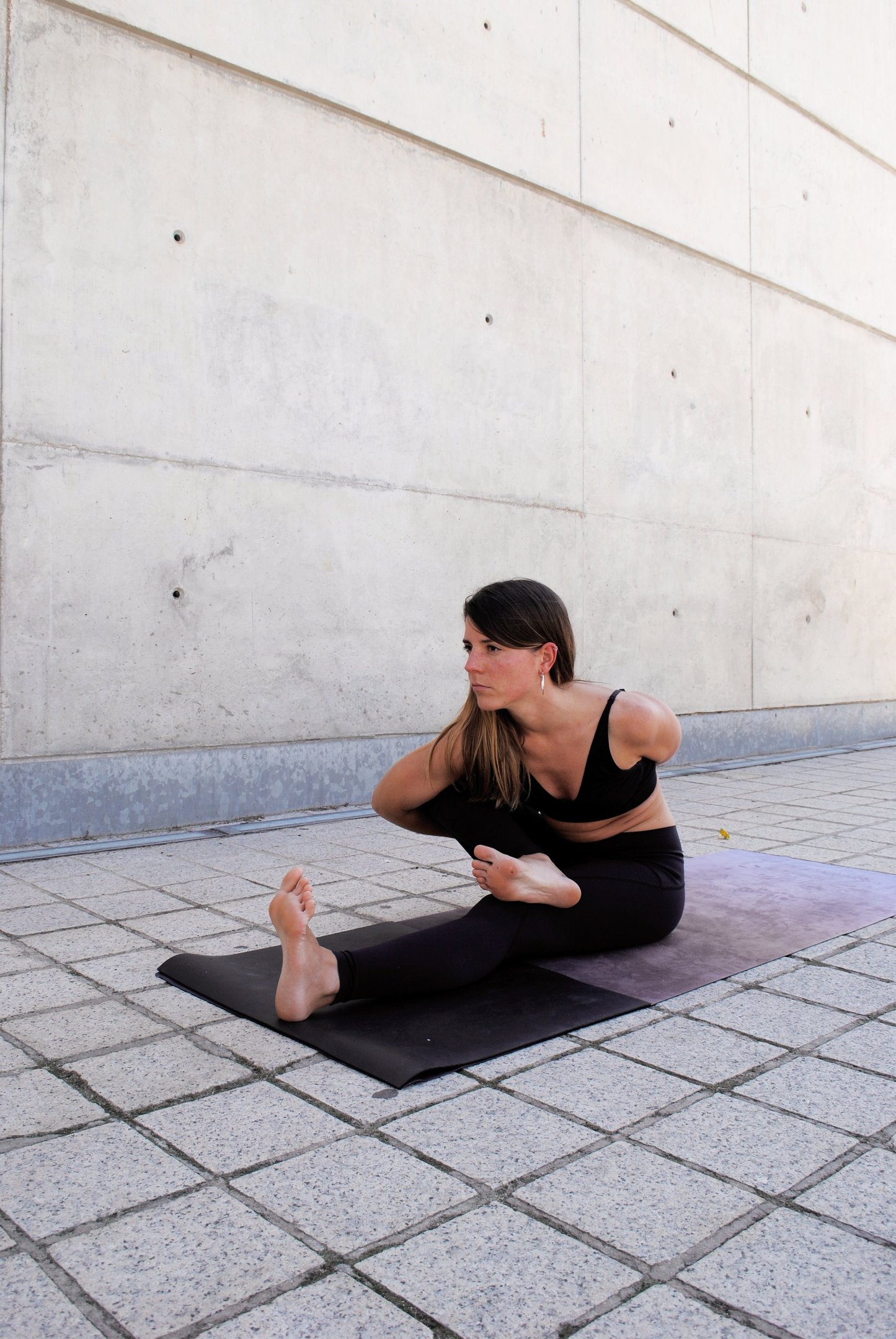 Profesora experta en Navakaraṇa Vinyāsa