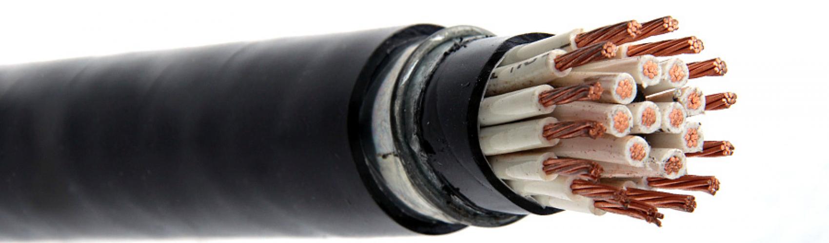 a close up of a close up of a cable with wires Kabel Metal Indonesia