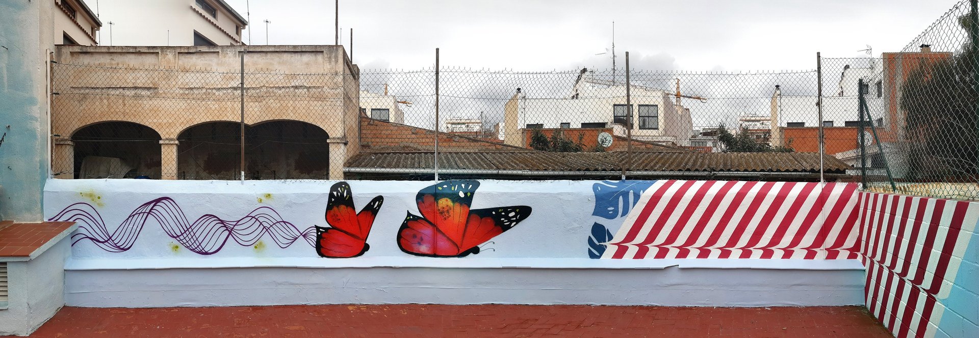 graffiti mural escuela mariposas colores