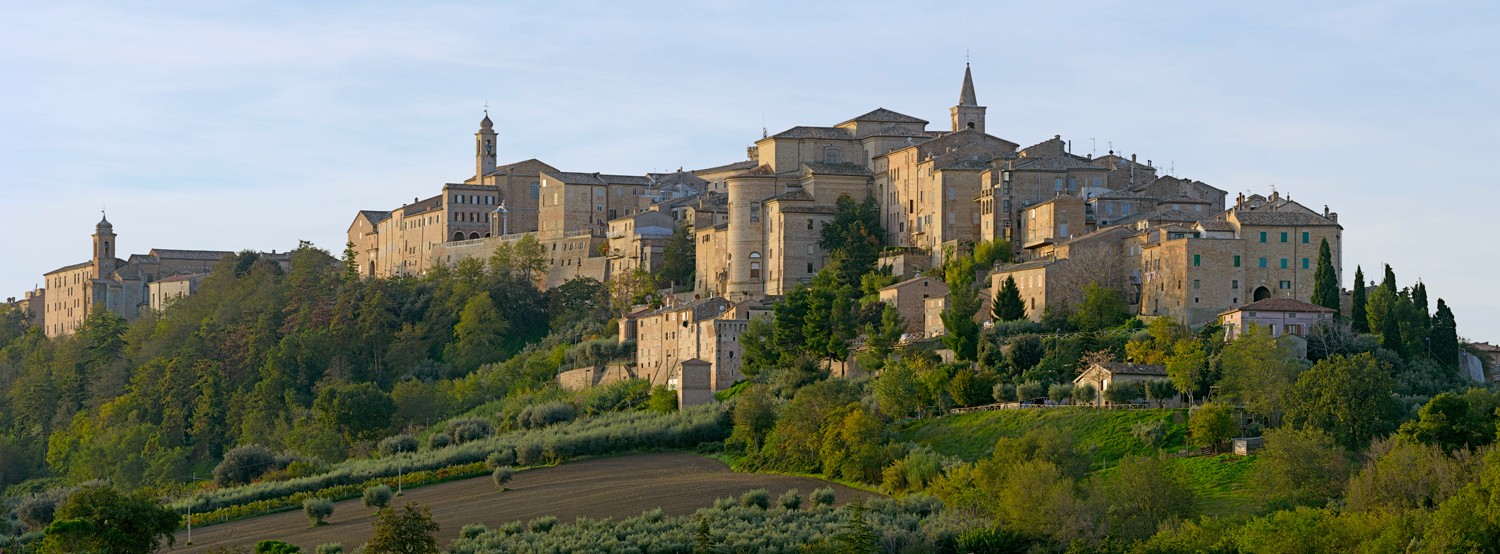 Treia borgo storico tra colline Marche