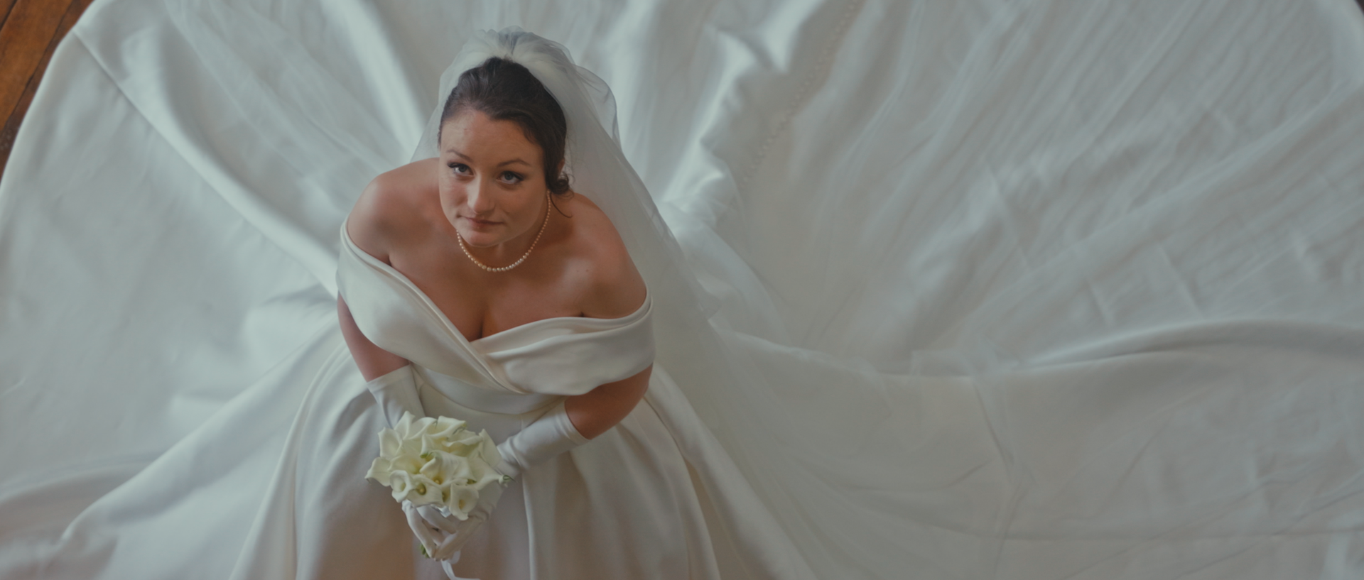 Une mariée avec sa longue robe