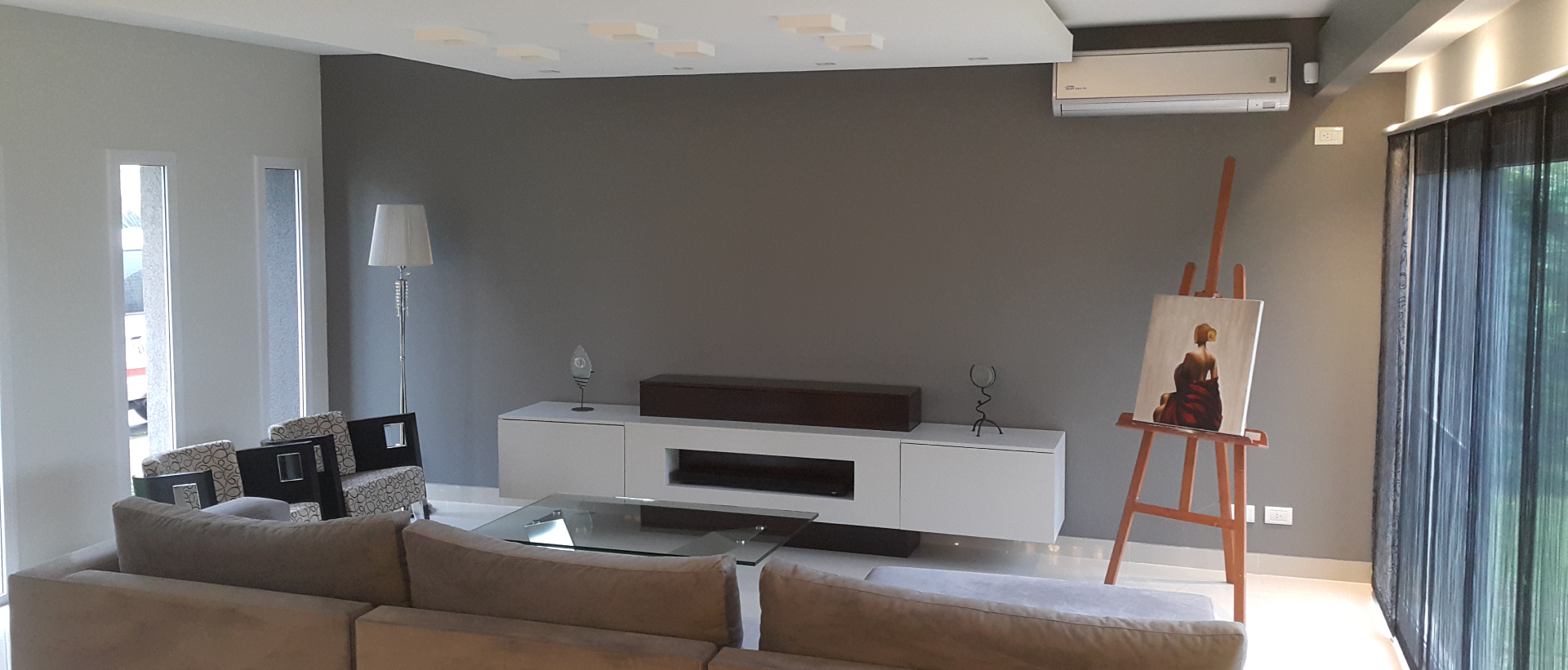 Mueble para tv con sistema de elevación tipo TV lift