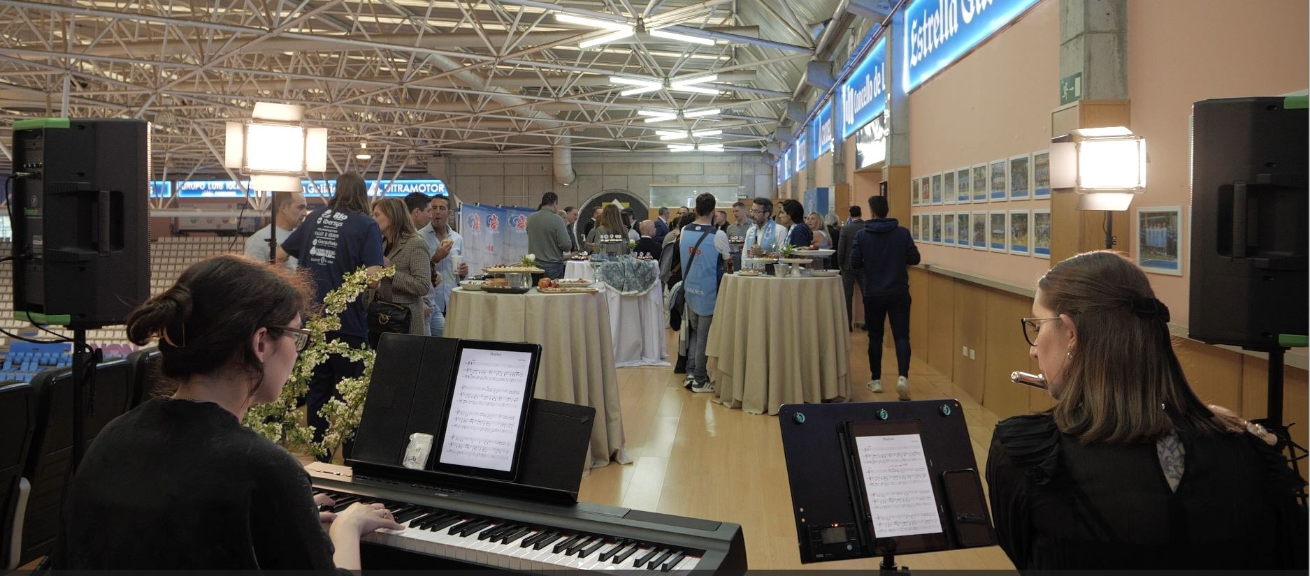 DÚO PIANO Y FLAUTA TRAVESERA (MÚSICA FONDO EN 1º EVENTO EMPRESARIAL «FUNDACIÓN BREOGÁN» 05/05/2024)