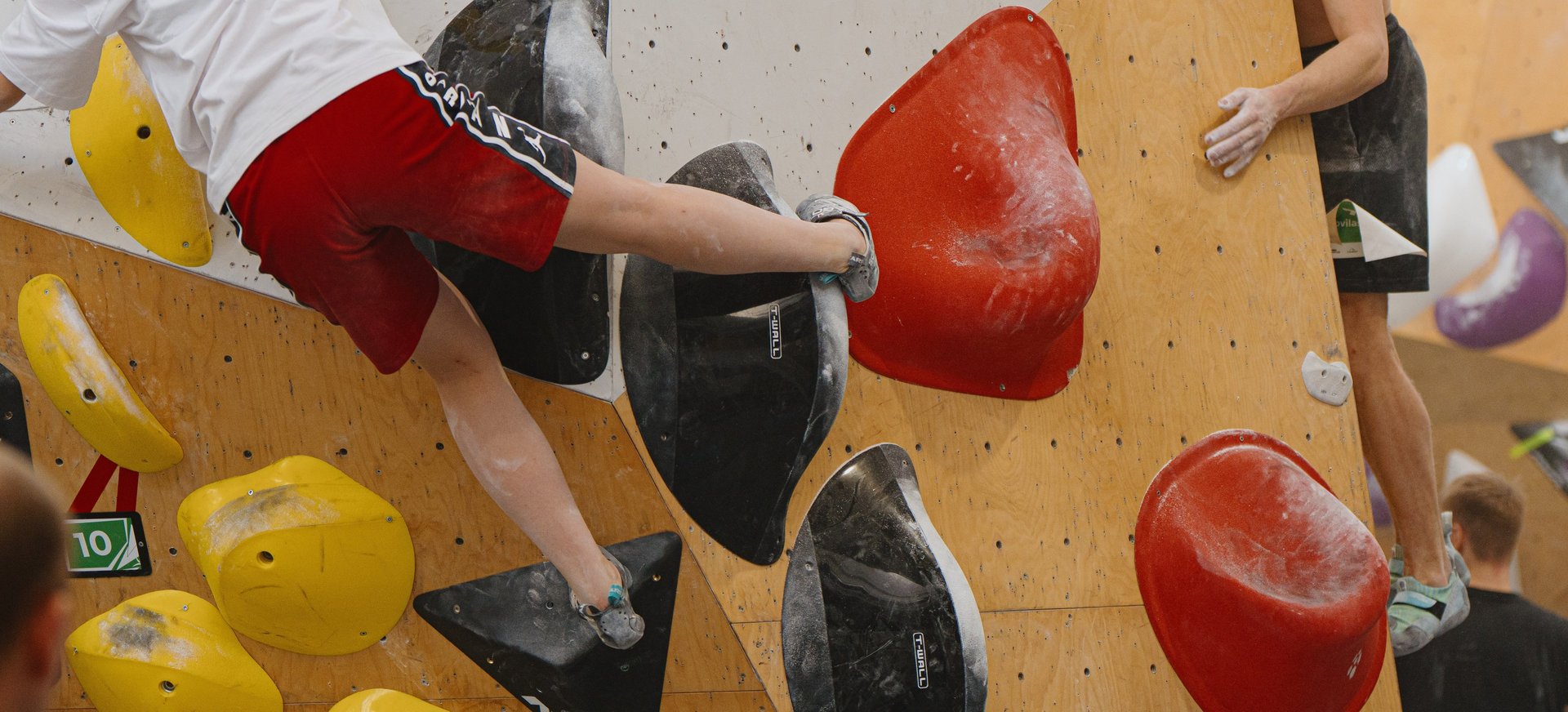 climber doing a toe hook