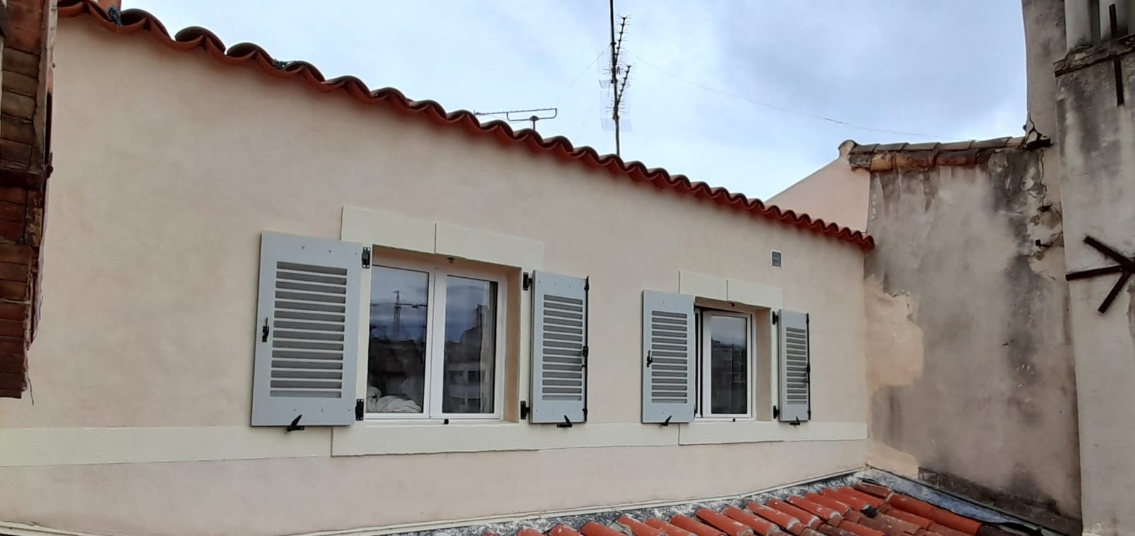 Remise en état de façade sur Bâtîment  ancien à Marseille. Harenova
