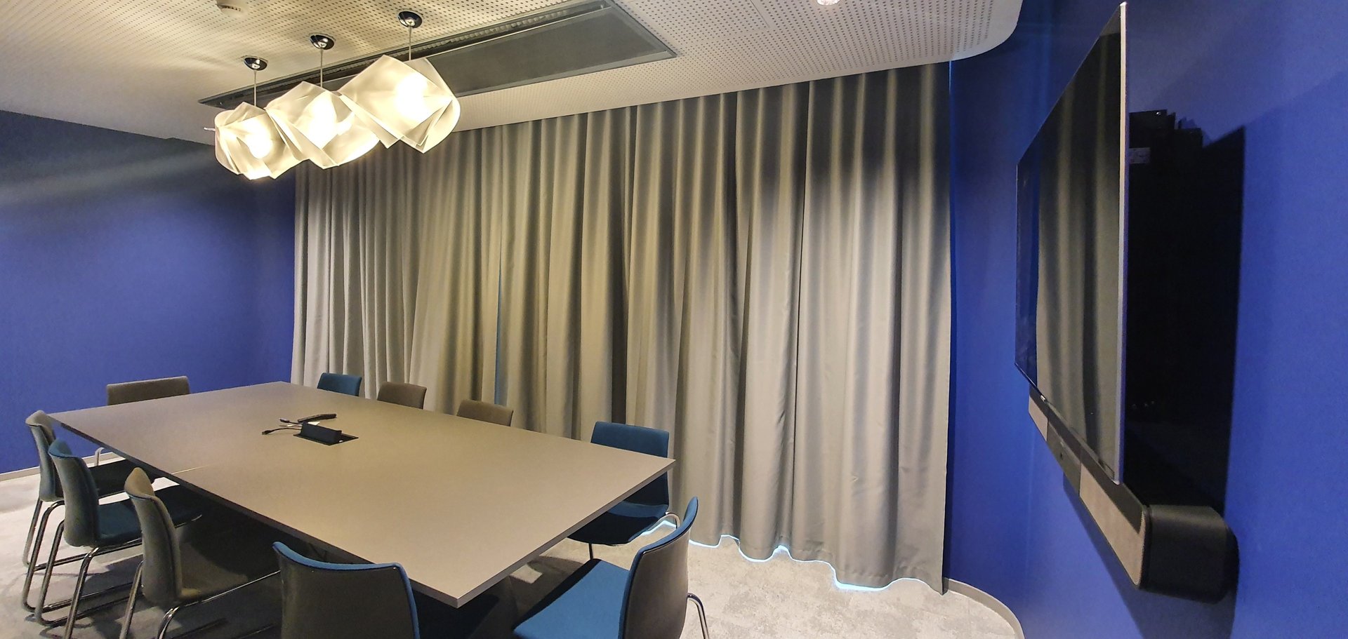 uzuolaidos biurui akustikai sutvarkyti