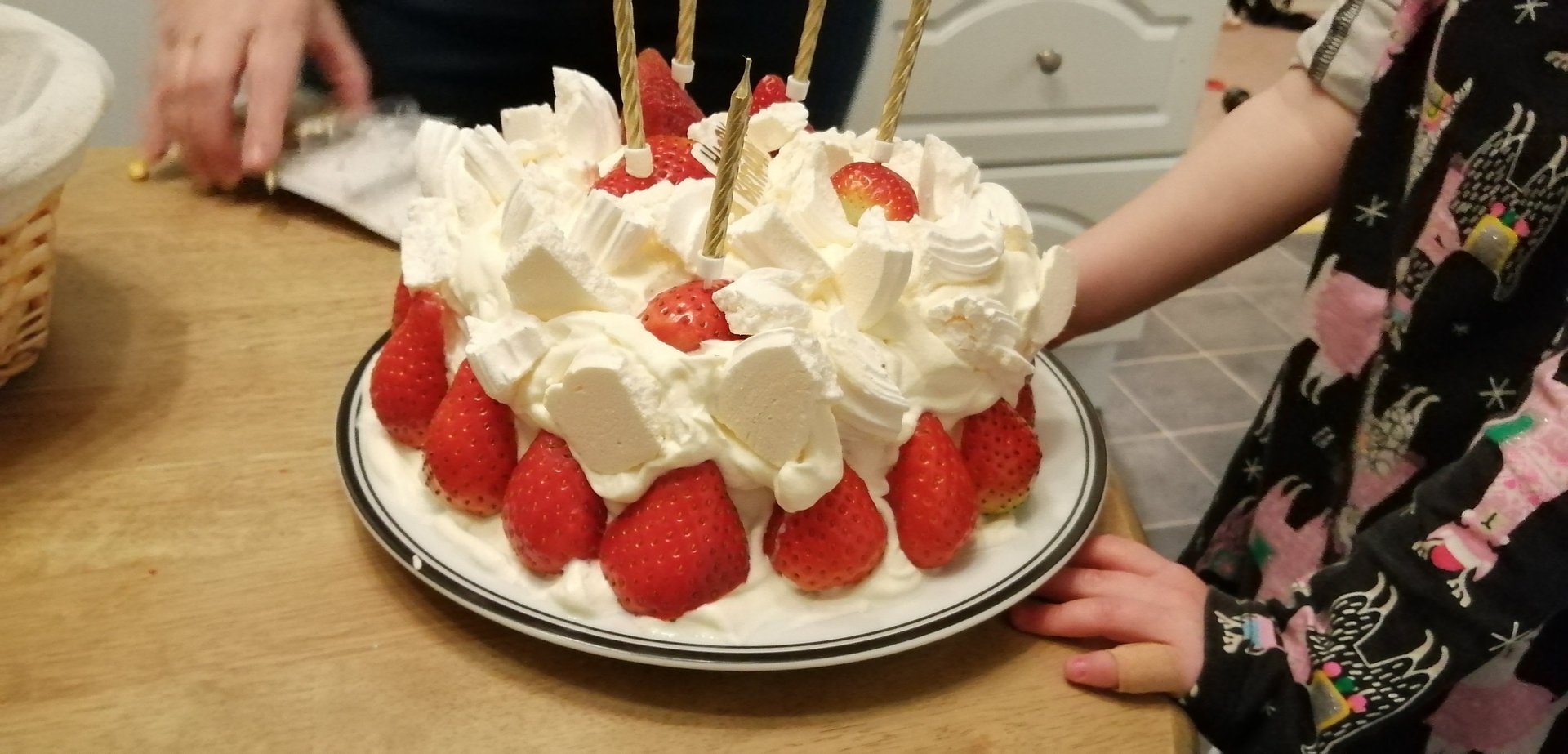 strawberry meringue cream gateaux