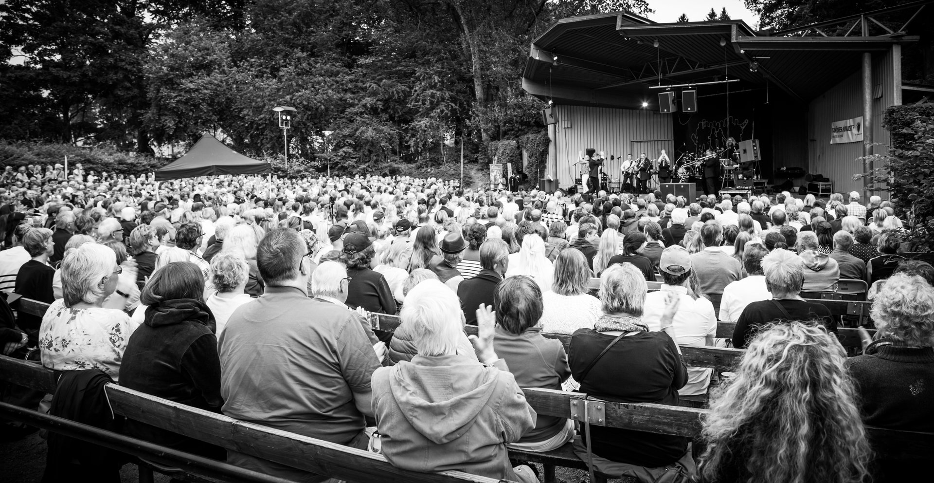 Utomhus konsert med Rock n Roll Machine