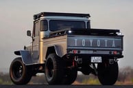 The Samurai’s Ride: Why the Toyota Land Cruiser Outranks the Land Rover Defender