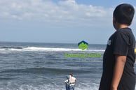 menikmati keindahan pantai watu pecak