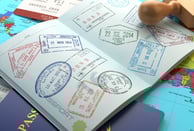 Foto de passaporte e vistos, seção pursers desk.
