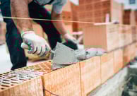 travaux de gros-œuvre sur un chantier de bâtiment