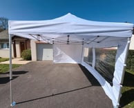 barnum pliants blanc ouvert sur le côté