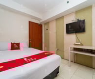 flazale reddoorz flash sale promo a bed room with a television and a television