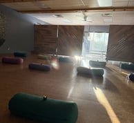 Yogi Perogi studio, sound bath