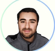 Enzo Sanchez gérant de la société nettoyage au carré à Saint-Saulve spécialiste nettoyage de vitres