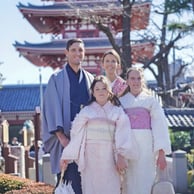 family wearing kimonos at sensoji temple in Tokyo