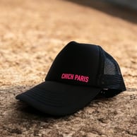 Casquette trucker noire logo rose « Chich Paris » en flocage flex