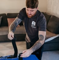 dean from deanos removals strapping up furniture