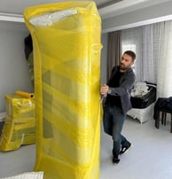 Sabırlar Nakliyat ekibi eşya taşıma sırasında profesyonel hizmet sunarken