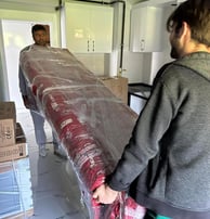 Bolu merkezli nakliye firması Sabırlar Nakliyat'ın taşıma aracı yükleme yapıyo