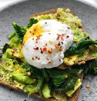 Semaglutide Recipe: Crispbread with Avocado, Poached Egg and Greens