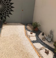 Jardim na frente do estudio de Yoga Gruponiu.