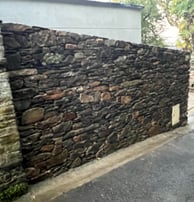 mur en pierre a brest