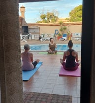 photographie d'un cours particulier de yoga donné par Zoé