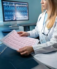 Exames do coração em consultório médico de cardiologia em Foz do Iguaçu