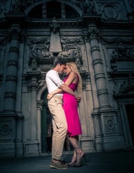couple, église romantique, photo de rue