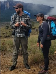 Turistas en su segundo día de caminata durante el Trekking Roraima