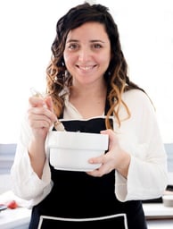 Conquista el mercado desde tu cocina con opciones de comida saludable y repostería por encargo.