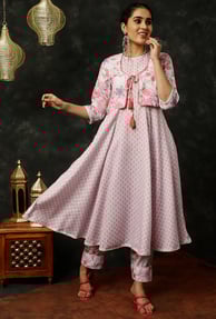 Brimming with volume, flared kurtas add drama and movement with every step. Whether it’s a simple fl